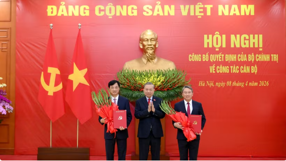 Trao các quyết định bổ nhiệm Trưởng Ban Tổ chức Trung ương, Chánh Văn phòng Trung ương Đảng