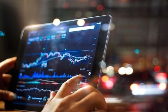 VN-Index hạ nhiệt sau phiên lập đỉnh, dòng tiền chuyển hướng sang nhóm năng lượng