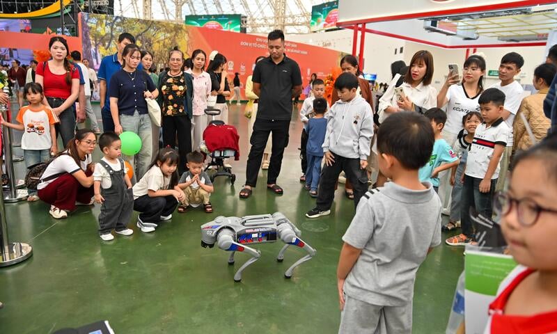 Sản phẩm công nghiệp, công nghệ cao hút khách tại Hội chợ Mùa Thu 2025