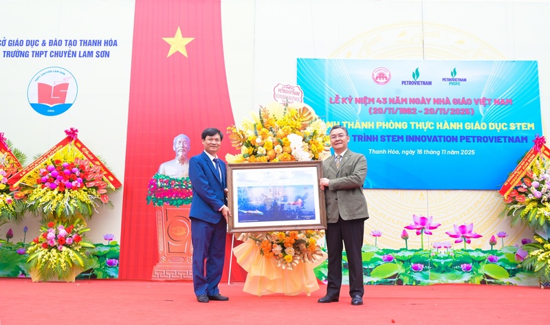 Phân bón Cà Mau gieo "nguồn năng lượng tri thức" trên đất học xứ Thanh