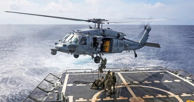 Chiến sự Trung Đông tối 26/4: Trực thăng Mỹ chặn tàu, ép quay về Iran