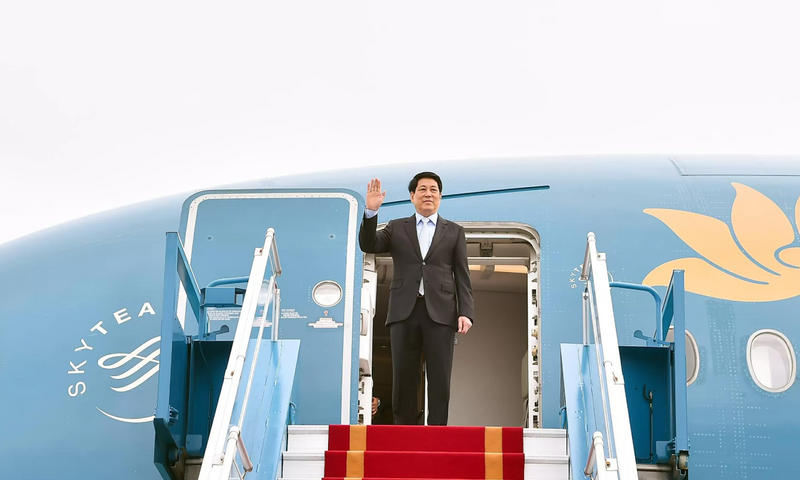 Chủ tịch nước Lương Cường lên đường tham dự Tuần lễ Cấp cao APEC lần thứ 32