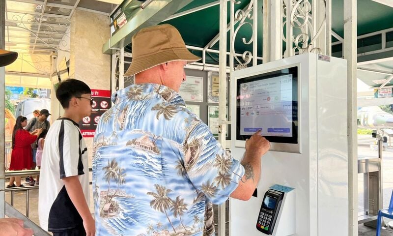 Thanh toán số: 'Đòn bẩy mềm' nâng hạng du lịch Việt