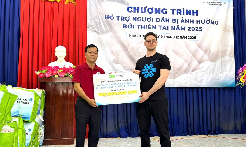 Siberian Wellness tặng quà hỗ trợ người dân Khánh Hòa sau mưa lũ