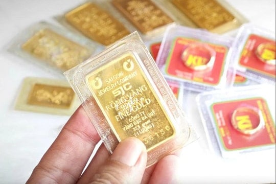 Giá vàng lao thẳng đứng phiên cuối năm, các chuyên gia hàng đầu nói gì?