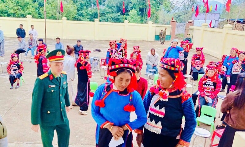 Cử tri nơi phên dậu Tổ quốc đi bầu cử