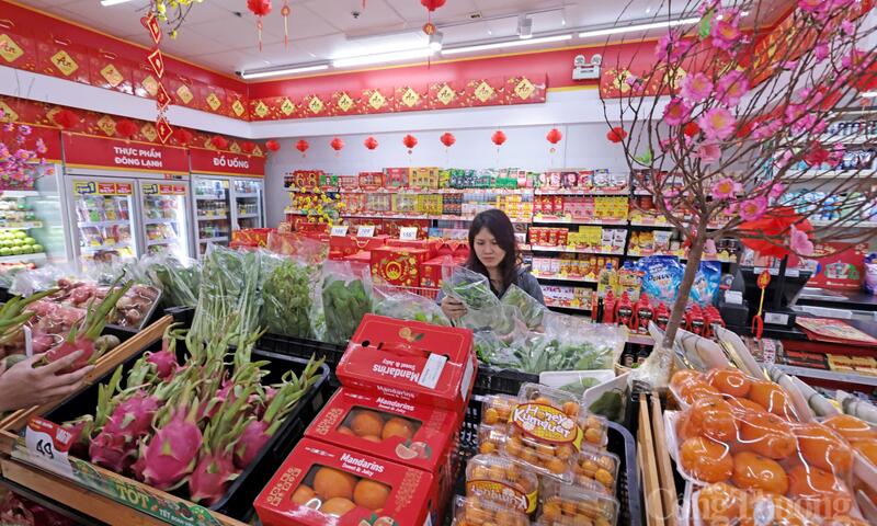 Thị trường hàng hóa mùng 2 tết Bính Ngọ: Sức mua phục hồi