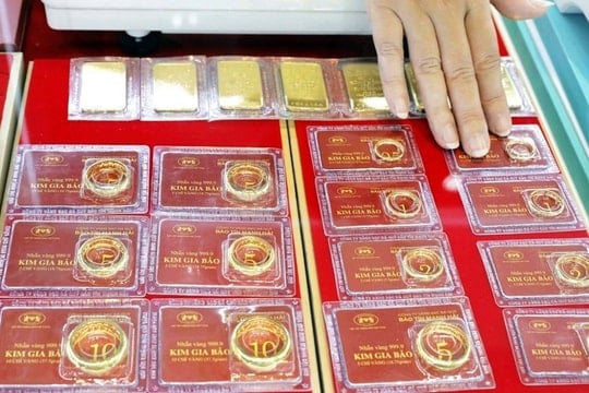 Giá vàng hôm nay 18/1/2026: Neo cao kỷ lục, chuyên gia nói gì về giai đoạn tới?