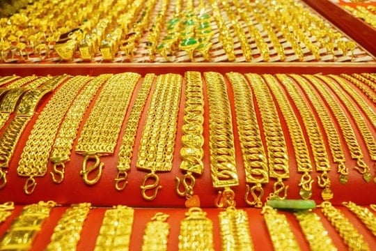 Thị trường kim loại quý hôm nay 19/11/2025: Giá vàng tăng nóng trở lại, bạc suy giảm