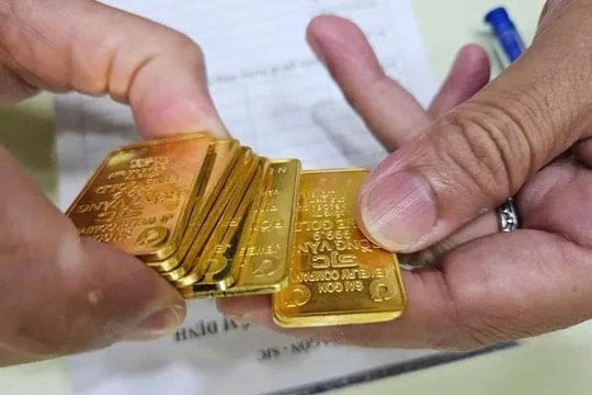 Thị trường kim loại quý hôm nay 15/5: Giá vàng giảm mạnh