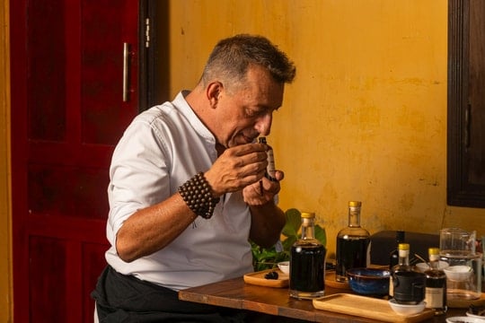 Four Seasons Resort The Nam Hải giới thiệu trải nghiệm văn hóa độc quyền cùng nghệ nhân Hội An