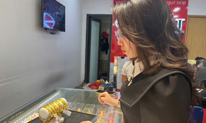 Giá vàng hôm nay 12/12/2025: Giảm nhẹ