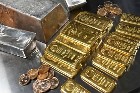 Một yếu tố đang khiến giá vàng thay đổi quỹ đạo, chuyên gia lên tiếng cảnh báo nhà đầu tư