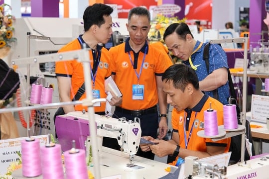 Ngành dệt may trước “bước ngoặt kép”: Áp lực toàn cầu và lời giải từ công nghệ, xanh hóa