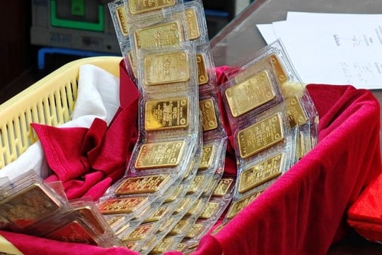 Giá vàng hôm nay 21/12/2025: Neo chắc ở mức quan trọng