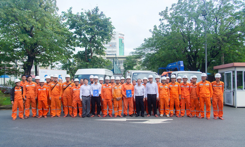 Điện lực Huế hỗ trợ Điện lực Gia Lai khắc phục lưới điện sau bão số 13