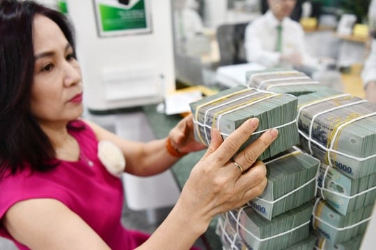 Lãnh đạo ngân hàng nhận định lãi suất 2026 tiếp tục neo cao sau Tết