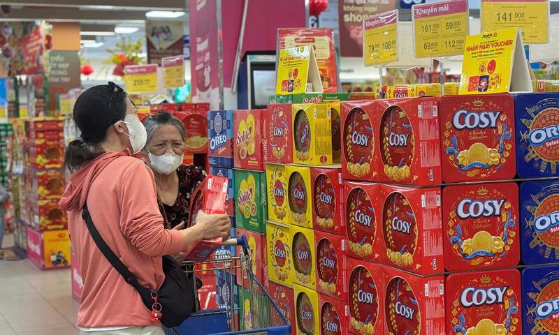 TP. Hồ Chí Minh: Giỏ quà Tết đắt khách, hàng Việt chiếm ưu thế