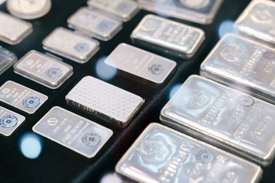 Giá bạc hôm nay 22/11/2025: Bạc tiếp tục lao dốc, giảm phiên thứ hai liên tiếp