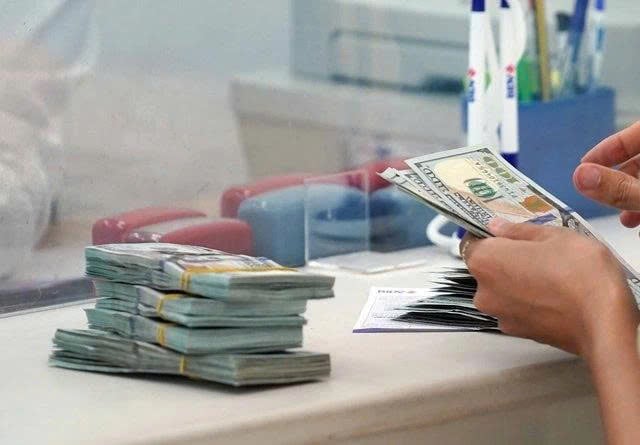 Tỷ giá USD ngày 2/12/2025: Lao dốc đầu tháng