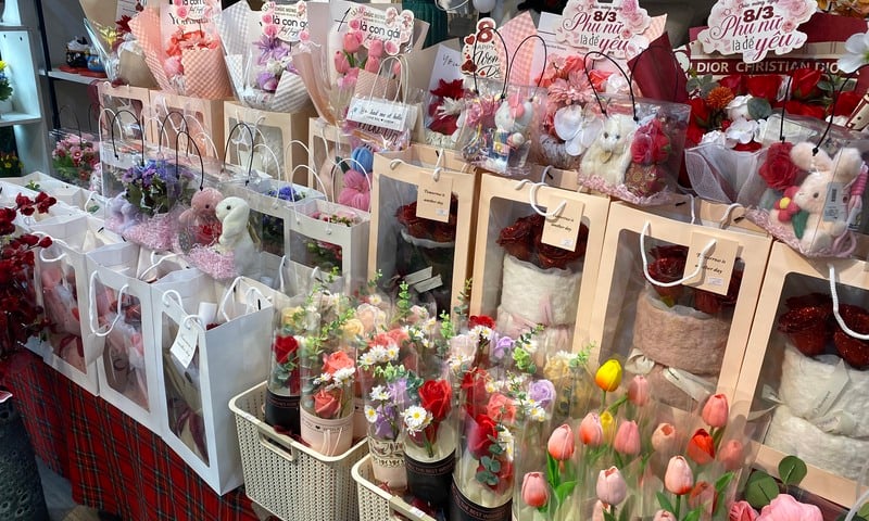 Combo quà tặng nhỏ xinh hút khách dịp Quốc tế Phụ nữ 8/3