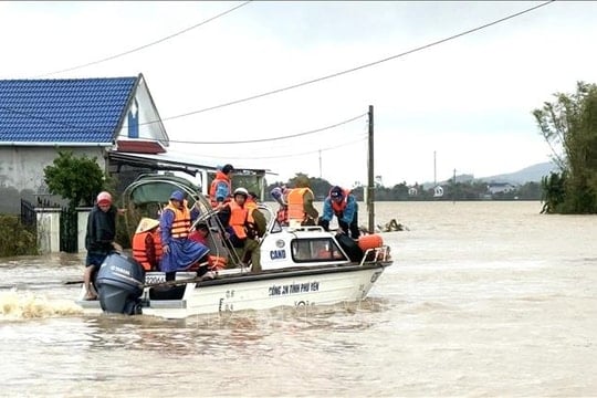 Tập trung khắc phục hậu quả, khôi phục sản xuất kinh doanh, ổn định đời sống Nhân dân sau mưa lũ