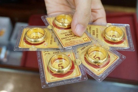 Giá vàng nhẫn hôm nay 20/12: Đứng giá giữa những tín hiệu bất thường