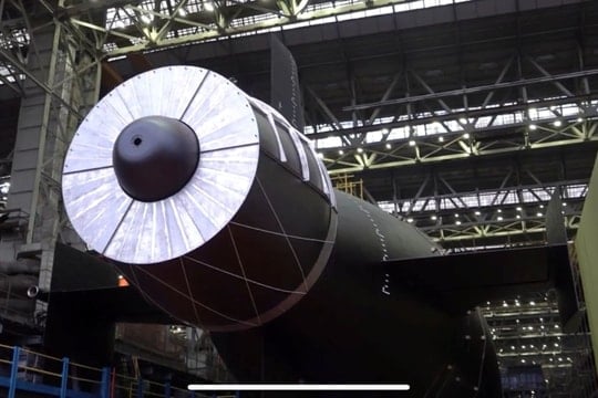 Siêu "vũ khí" nặng 10.000 tấn xuất hiện, mang tới 12 quả bom hạt nhân tự hành