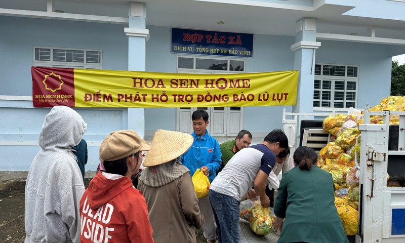 Tập đoàn Hoa Sen khẩn cấp đưa nhu yếu phẩm cứu trợ miền Trung