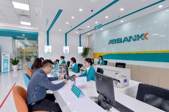 Nhân viên tại một ngân hàng có thu nhập gần 40 triệu/người/tháng