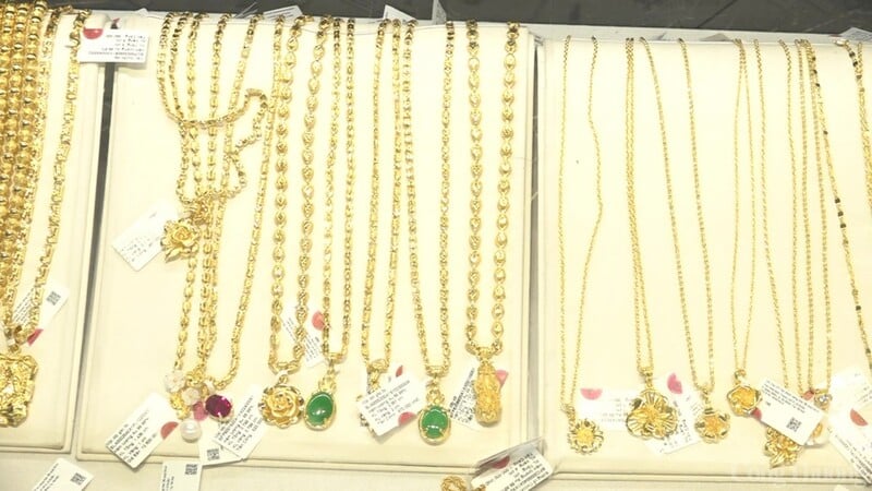 Giá vàng hôm nay 16/02/2026: ‘Giằng co’ ở ngưỡng 5.000 USD