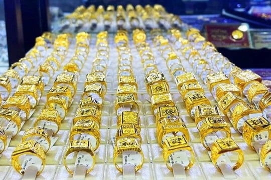 Giá vàng nhẫn hôm nay 15/5: Vàng nhẫn đồng loạt giảm mạnh, người mua bắt đầu “quay xe”?