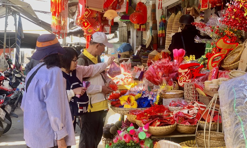 Đà Nẵng: Hàng trang trí Tết phong phú, sức mua tăng