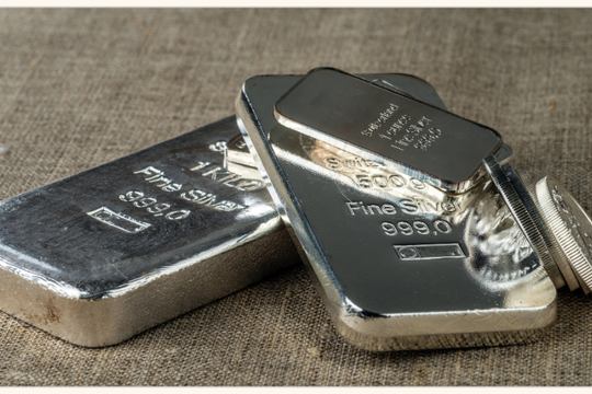 Giá bạc hôm nay 10/11/2025: Ổn định đầu tuần, nhà đầu tư chờ tín hiệu mới từ FED