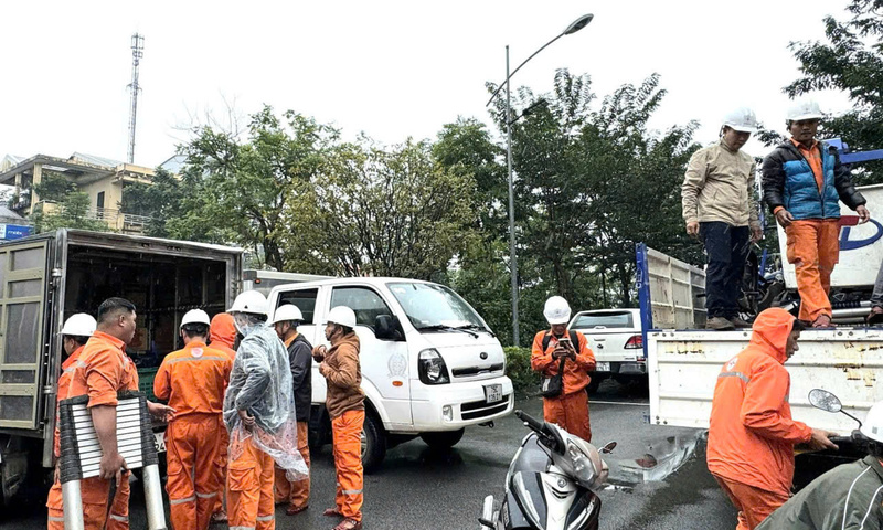 Điện lực Huế tiếp tục hỗ trợ Đắk Lắk khắc phục lưới điện sau lũ