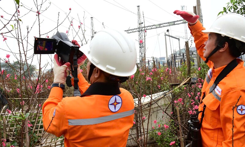 EVNHANOI trực 24/24h, bảo đảm điện Thủ đô dịp tết Bính Ngọ 2026