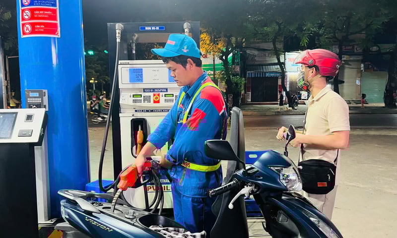 Giá xăng dầu hôm nay 14/10/2025: Bật tăng hơn 1%