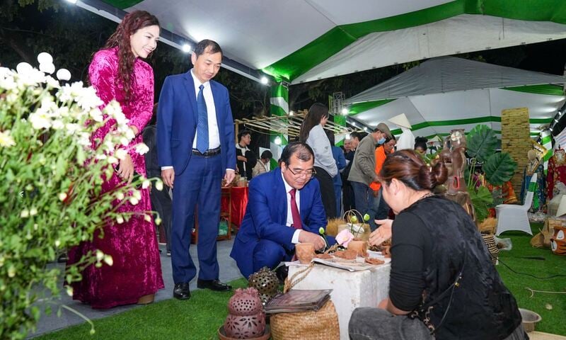 "Bữa tiệc cảm xúc" văn hóa Việt tại Triển lãm Di sản 2025