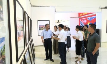 Hơn 260 ảnh, tư liệu tại triển lãm 'Đất nước trọn niềm vui' ở Hải Phòng