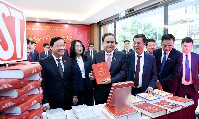 Giới thiệu bộ sách luật được Quốc hội khóa XV thông qua tại Kỳ họp thứ 10