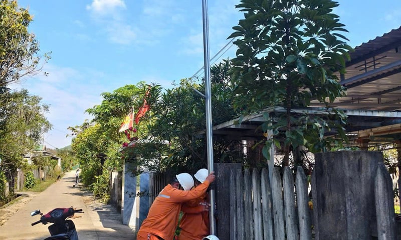 Tuổi trẻ Điện lực Huế: ‘Thắp sáng đường quê’ tại xã A Lưới 1
