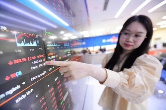 Chứng khoán khởi đầu tuần mới thuận lợi, điểm nhấn cổ phiếu hệ sinh thái Vingroup