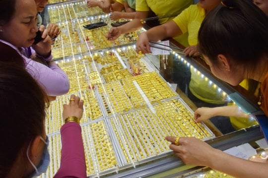 Kim loại quý hôm nay 24/4: Giá vàng "khó" tăng trở lại, bạc giảm sâu