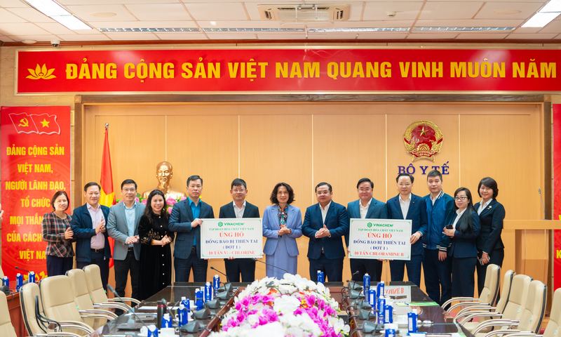 Vinachem cam kết tài trợ hóa chất khử khuẩn sau mưa lũ cho miền Trung và Tây Nguyên