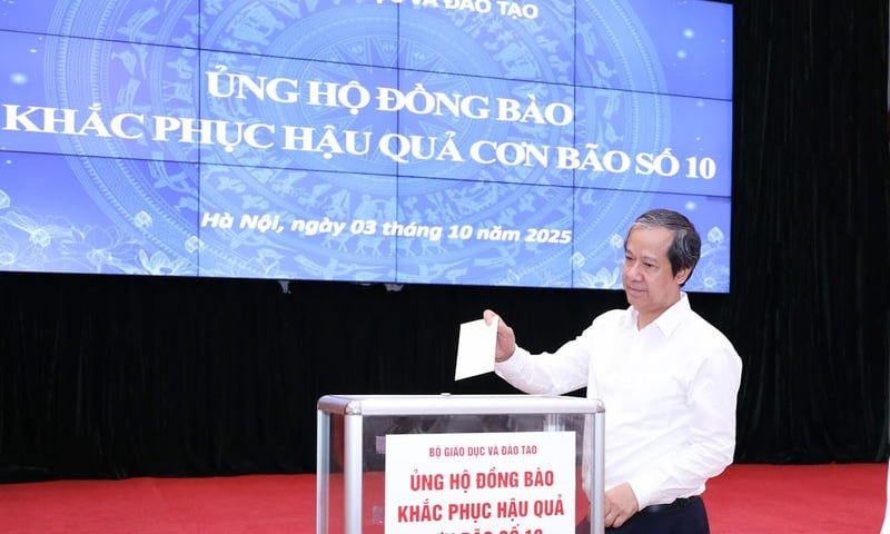 Ngành giáo dục ủng hộ đồng bào khắc phục hậu quả bão số 10