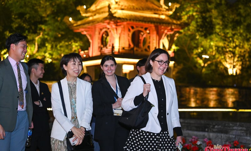 Quan chức cấp cao CPTPP trải nghiệm tour đêm 'Tinh hoa đạo học'