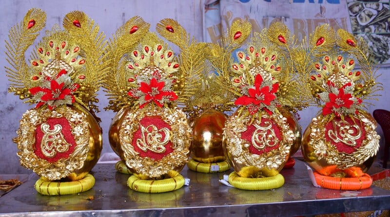 Dừa dát vàng 24K tất bật vào vụ tết Bính Ngọ 2026