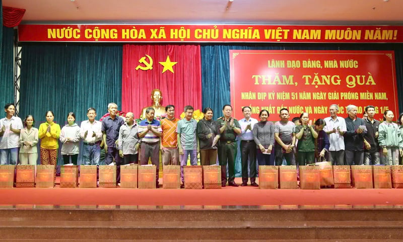 Đại tướng Nguyễn Trọng Nghĩa tặng quà người có công dịp 30/4, 1/5