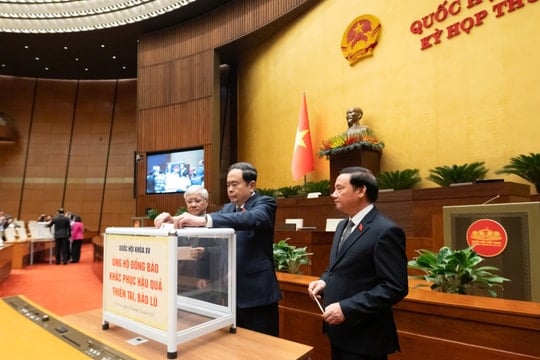 Ủy ban Thường vụ Quốc hội tổ chức quyên góp ủng hộ đồng bào khắc phục hậu quả thiên tai, mưa lũ