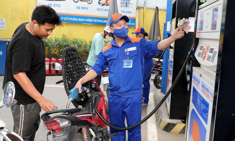 Xăng dầu tăng giá trước thềm năm mới Bính Ngọ 2026